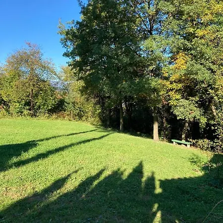 Tunnel Ravne בית נופש *