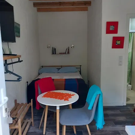 Tunnel Ravne בית נופש *